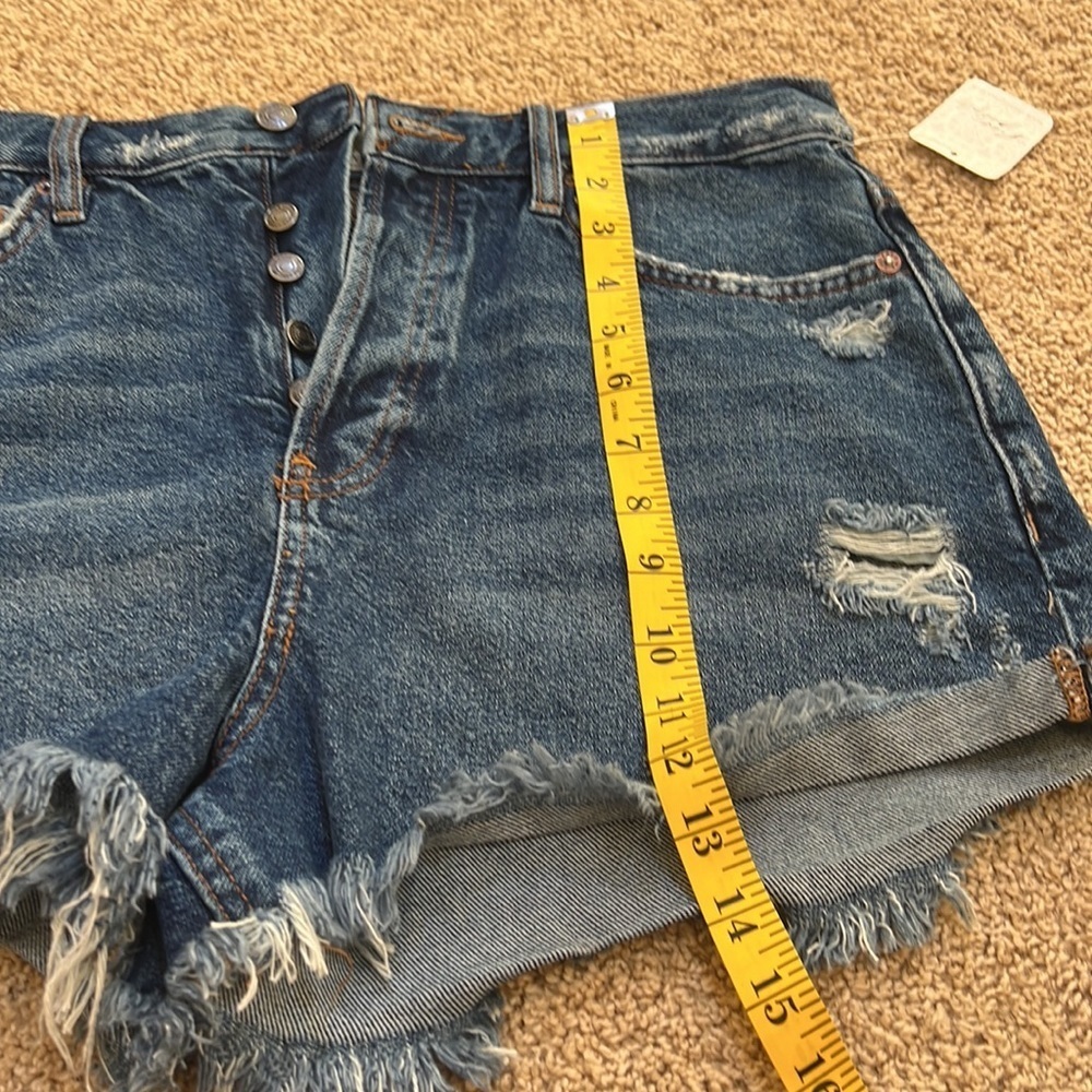 NWT! WE THE FREE Sizs 29 Lasso high rise frayed hem denim shorts - Picture 8 of 10